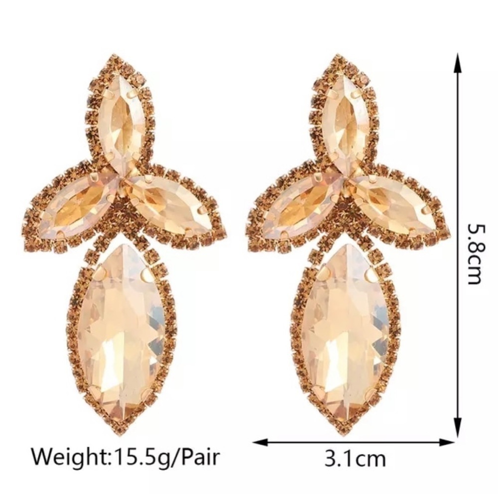 🌟SALE🌟Beautiful Champagne Crystal Earrings - Picture 5 of 8